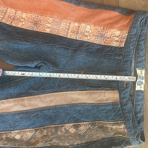 Free People we the free low rise flare “Serena”jeans! Size 26 EUC - Picture 5 of 11